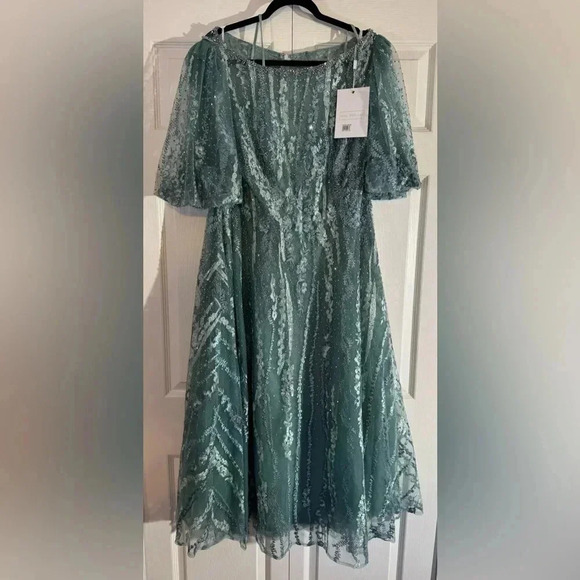 Mac Duggal Style 20485 Plus Size 18 - Picture 4 of 7